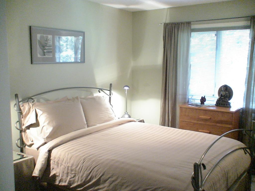 Redwood Meadows Bed And Breakfast Bragg Creek Kamer foto
