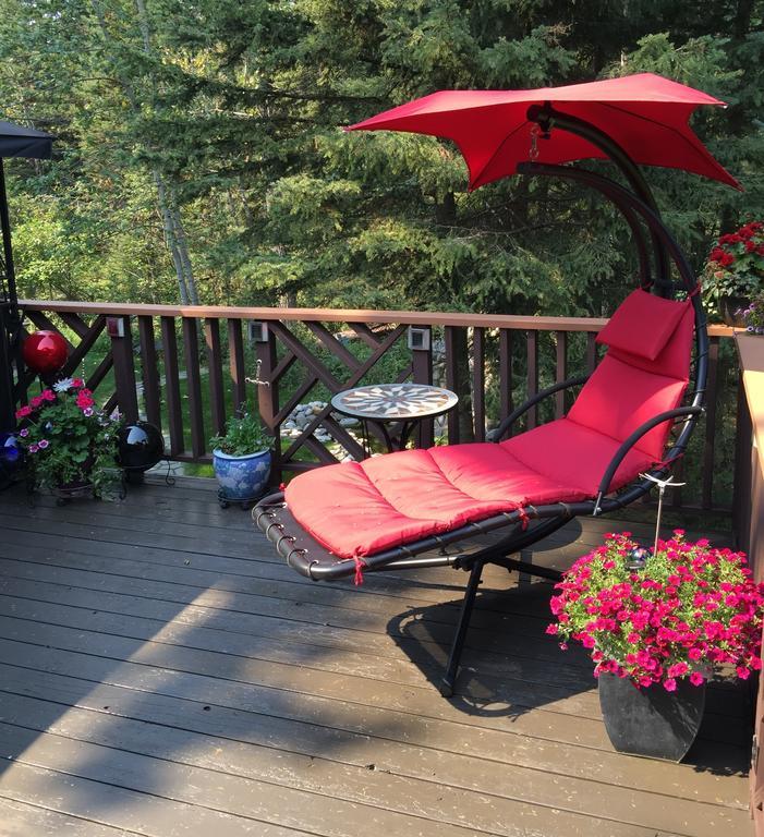 Redwood Meadows Bed And Breakfast Bragg Creek Buitenkant foto