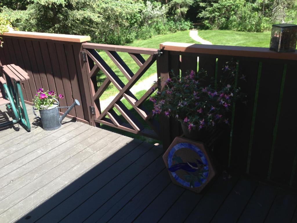 Redwood Meadows Bed And Breakfast Bragg Creek Buitenkant foto