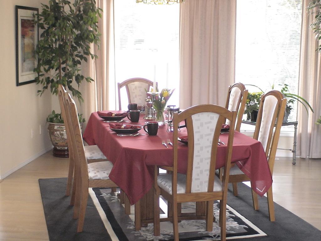 Redwood Meadows Bed And Breakfast Bragg Creek Buitenkant foto