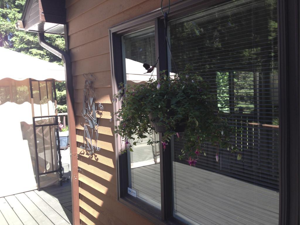 Redwood Meadows Bed And Breakfast Bragg Creek Buitenkant foto